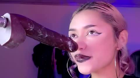 scarlet_gold online show from 11, 7, 2026