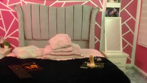 Snapshot of scarlet_sexy_1 chatting on 1, 3, 2025 scarlet y melody online show from 1, 3, 2025