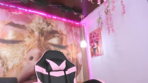 Snapshot of scarletbaker__ chatting on 6, 6, 2026 Scarlet online show from 6, 6, 2026