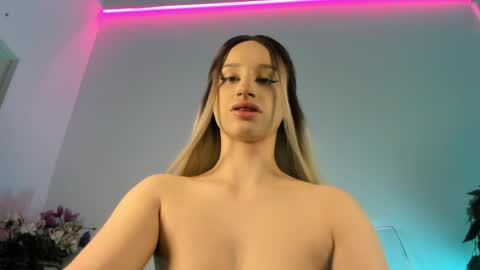 Snapshot of scarletflameee chatting on 30, 4, 2026 Amira online show from 30, 4, 2026