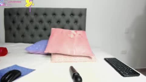 Snapshot of scarlethxs chatting on 11, 11, 2025 SOFI online show from 11, 11, 2025