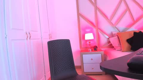 Snapshot of scarletpunk_ chatting on 8, 1, 2025 Scarlet online show from 8, 1, 2025