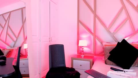 Snapshot of scarletpunk_ chatting on 3, 2, 2025 Scarlet online show from 3, 2, 2025