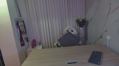 Scarlett Collins online show from 1, 2, 2025