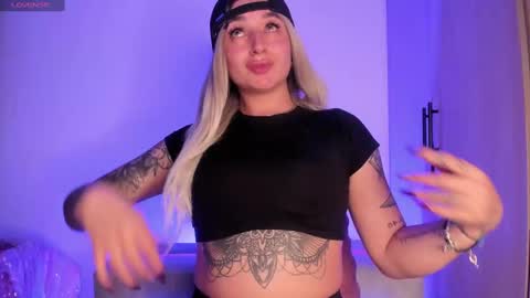 SCARLETT COLLINS online show from 5, 10, 2025