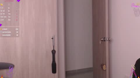 Scarlett Thumb up please help me 100 its important online show from 11, 2, 2026