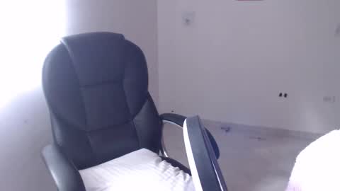 Snapshot of scarlett_liz chatting on 5, 3, 2025 Scarlett online show from 5, 3, 2025