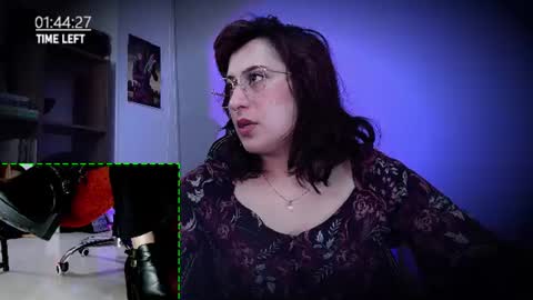 Snapshot of scarlett_sen chatting on 18, 7, 2026 Mistress Scarlett online show from 18, 7, 2026