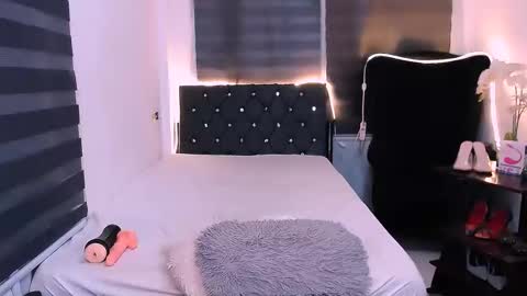 Snapshot of scarlette_sluttish_princess chatting on 4, 1, 2025 scarlette online show from 4, 1, 2025