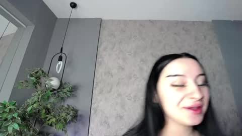 scarlettjakobs online show from 12, 4, 2026