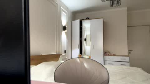 scarlettleszczynski online show from 4, 4, 2026