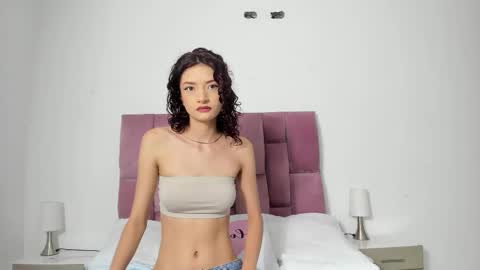 Snapshot of scarlettt_moon chatting on 5, 1, 2025 scarlettt_moon online show from 5, 1, 2025