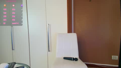 Snapshot of scarletverdi chatting on 15, 10, 2025 Cristal online show from 15, 10, 2025