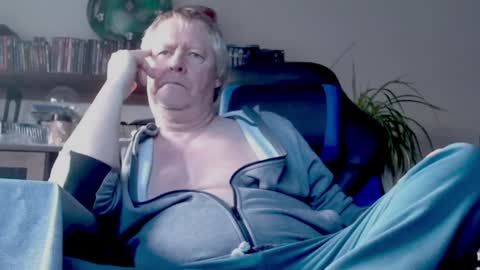 Snapshot of schnatter66 chatting on 2, 1, 2025 Thomas online show from 2, 1, 2025