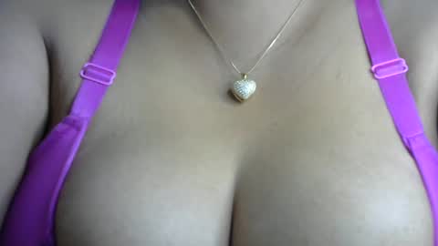 Snapshot of schoco_milf chatting on 1, 1, 2025 mai latina online show from 1, 1, 2025