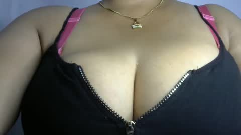 Snapshot of schoco_milf chatting on 4, 1, 2025 mai latina online show from 4, 1, 2025