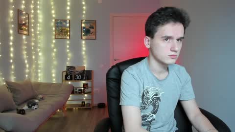 Snapshot of scooby_r chatting on 16, 12, 2024 Thomas brunette and Alex blond online show from 16, 12, 2024