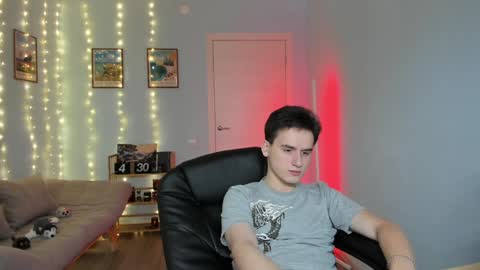 Snapshot of scooby_r chatting on 16, 12, 2024 Thomas brunette and Alex blond online show from 16, 12, 2024