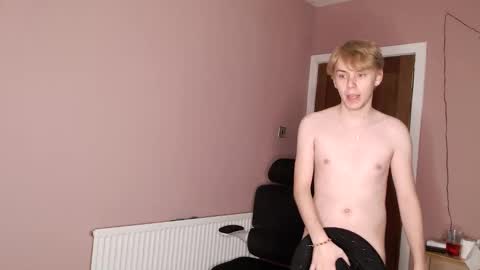 Snapshot of scottish_twink01 chatting on 24, 9, 2025 danny online show from 24, 9, 2025