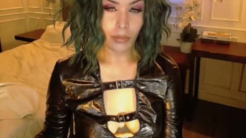 screendoll online show from 18, 1, 2025