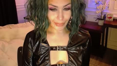 screendoll online show from 1, 3, 2025