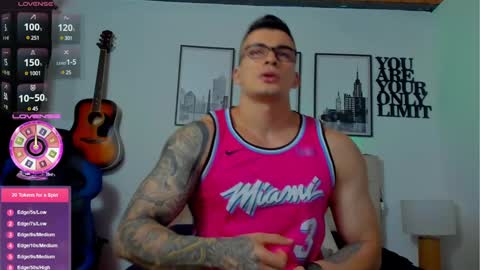 Snapshot of sean_carrera69 chatting on 13, 12, 2024 Sean Carrera online show from 13, 12, 2024