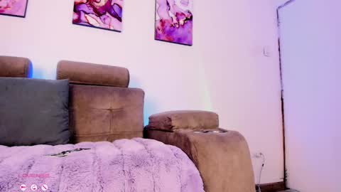     .  INDEPENDENT MODEL online show from 6, 2, 2026