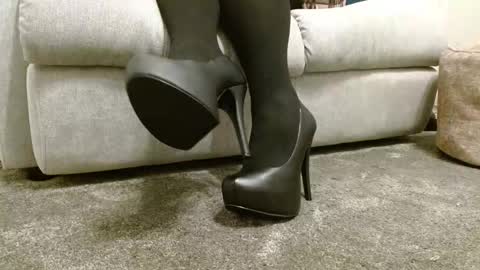 Secret Shoes online show from 15, 2, 2026