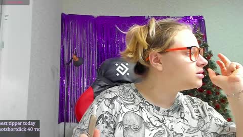Snapshot of seductive_she_wolf chatting on 22, 12, 2024 seductive_she_wolf online show from 22, 12, 2024
