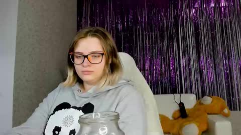 Snapshot of seductive_she_wolf chatting on 8, 3, 2025 seductive_she_wolf online show from 8, 3, 2025