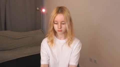 Snapshot of seebunny chatting on 7, 6, 2026 See Its honey bunny im Lana online show from 7, 6, 2026