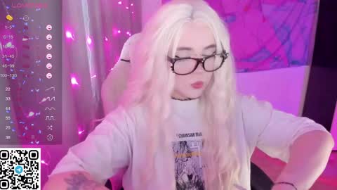 Selena  online show from 25, 4, 2026