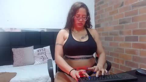 Snapshot of selena_tits_ chatting on 10, 10, 2025 Selena online show from 10, 10, 2025