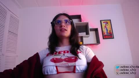 Snapshot of selene_cutie chatting on 24, 3, 2026 Selene help me with 50 thumbs up online show from 24, 3, 2026