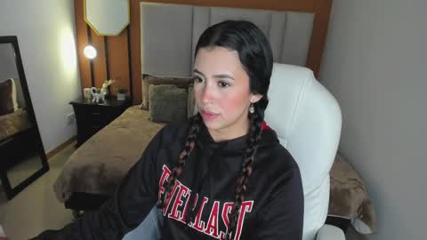 Snapshot of selene_e chatting on 24, 9, 2025 Karol. online show from 24, 9, 2025