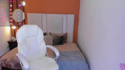 Snapshot of selene_e chatting on 25, 9, 2025 Karol. online show from 25, 9, 2025