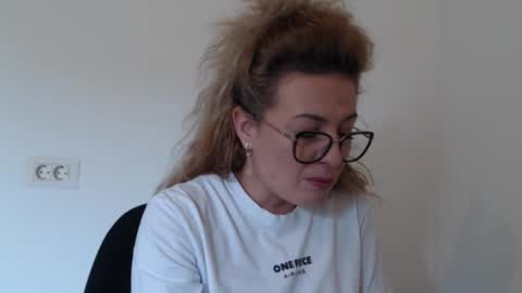 Snapshot of selenna_emma843468 chatting on 23, 10, 2025 Selenna online show from 23, 10, 2025