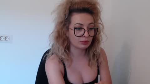 Snapshot of selenna_emma843468 chatting on 30, 10, 2025 Selenna online show from 30, 10, 2025
