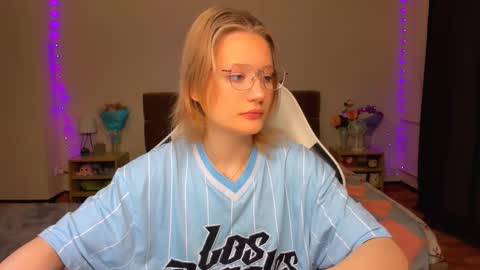 Snapshot of selfharm777 chatting on 10, 9, 2025 Simon and Alice online show from 10, 9, 2025