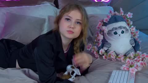 Snapshot of selinswarovski chatting on 28, 1, 2025 SelinSwarovski online show from 28, 1, 2025