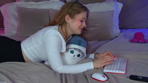 Snapshot of selinswarovski chatting on 2, 2, 2025 SelinSwarovski online show from 2, 2, 2025