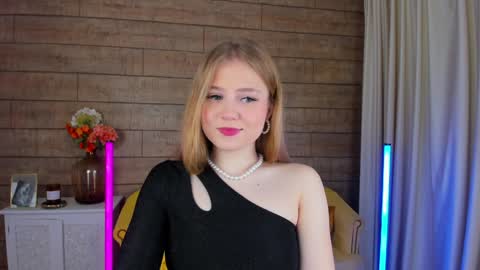 Snapshot of selinswarovski chatting on 3, 2, 2025 SelinSwarovski online show from 3, 2, 2025