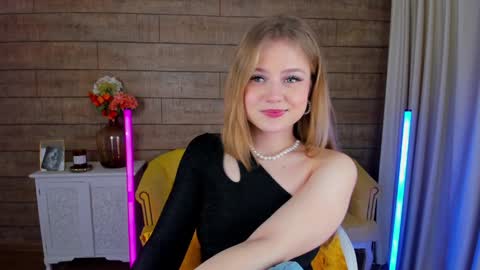 Snapshot of selinswarovski chatting on 3, 2, 2025 SelinSwarovski online show from 3, 2, 2025