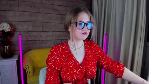 Snapshot of selinswarovski chatting on 18, 2, 2025 SelinSwarovski online show from 18, 2, 2025