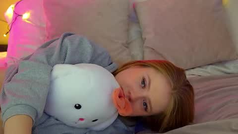 Snapshot of selinswarovski chatting on 4, 3, 2025 SelinSwarovski online show from 4, 3, 2025
