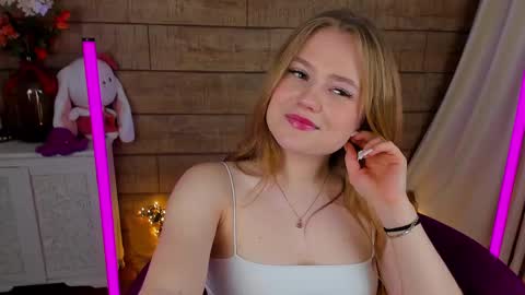 Snapshot of selinswarovski chatting on 5, 3, 2025 SelinSwarovski online show from 5, 3, 2025