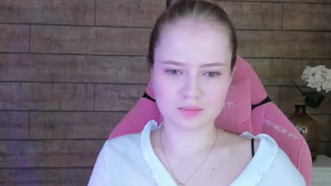 Snapshot of selinswarovski chatting on 15, 9, 2025 SelinSwarovski online show from 15, 9, 2025