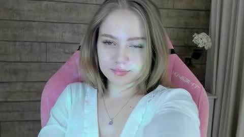 Snapshot of selinswarovski chatting on 6, 10, 2025 SelinSwarovski online show from 6, 10, 2025
