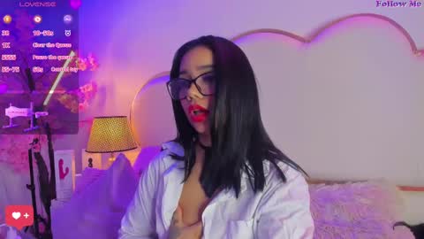 Sennia online show from 9, 10, 2025