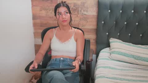 Snapshot of senssual_goddess chatting on 4, 3, 2025 senssual_goddess online show from 4, 3, 2025